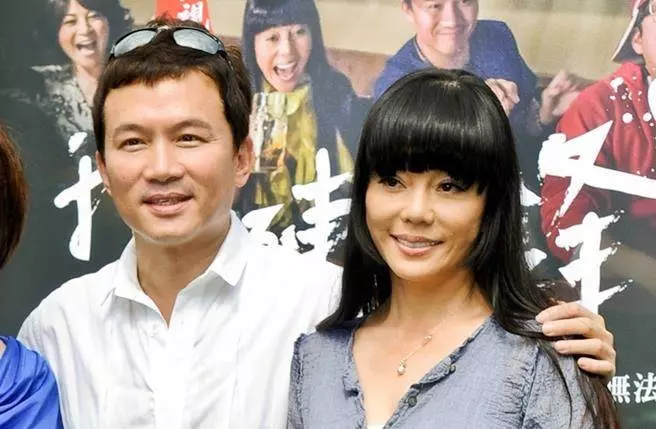 救子狂燒3千萬!狄鶯回春變了一個人,重返舞台!狄鶯穿深V短裙「大秀女神級美腿」
