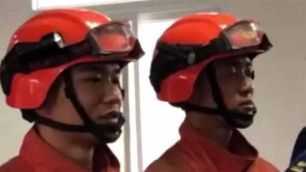涼山倖存消防員:滾下坡逃離火場,回頭看到犧牲隊友絕望的臉