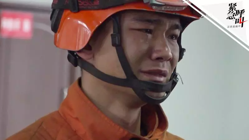 涼山倖存消防員:滾下坡逃離火場,回頭看到犧牲隊友絕望的臉