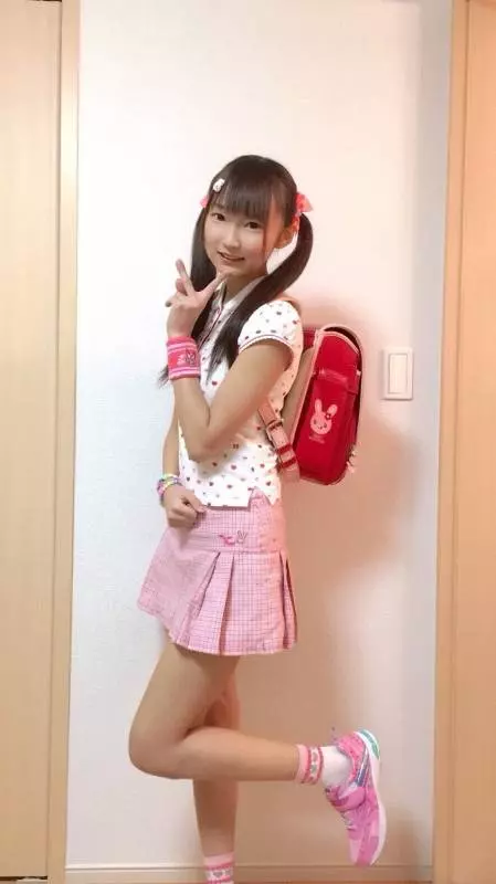 已婚還扮成小學生! 日人妻惹網議:是萌還是噁?