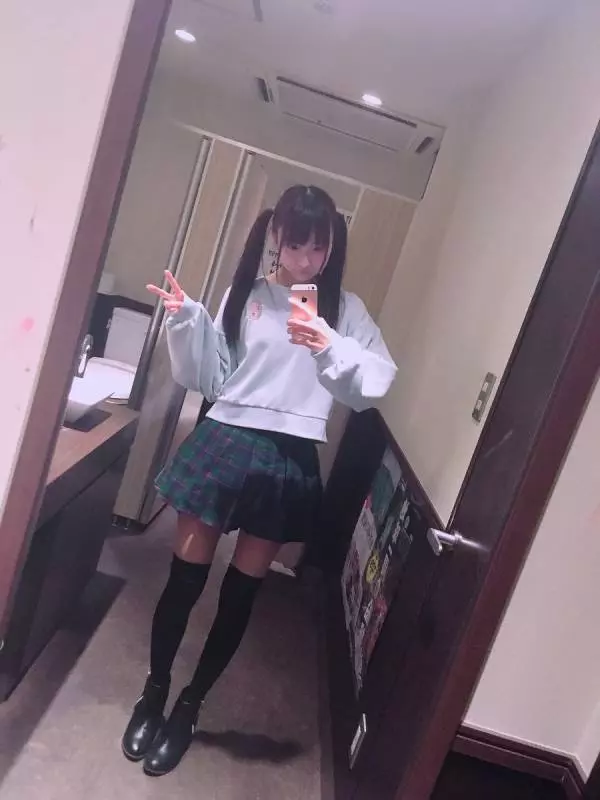已婚還扮成小學生! 日人妻惹網議:是萌還是噁?