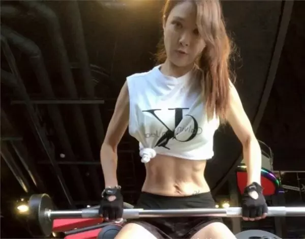 超正美熟女52歲還這麼性感漂亮,本人坦言:我常被20幾歲男生搭訕