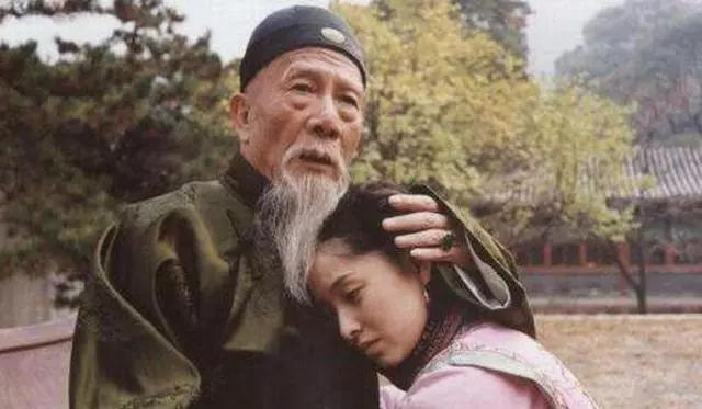 哥太窮娶不起妻,妹太醜嫁不出去,二人成親後,生一兒子家喻戶曉