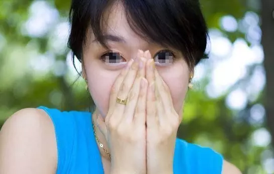 妻子失蹤三年,丈夫帶女人回家過夜,第二天照鏡子,丈夫蒙了