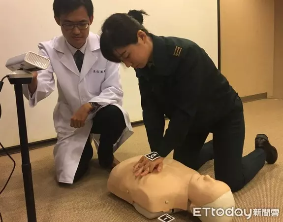 阿伯0心跳!彰化哥跨坐CPR10分鐘…遭懷疑兇手「用斷肋骨」心寒:我只想救人