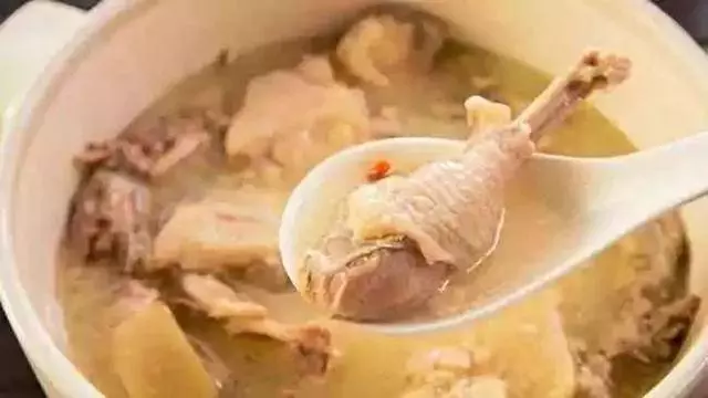 雞湯要這樣燉才好喝,比排骨湯更香比魚湯更鮮,很多人都燉錯了