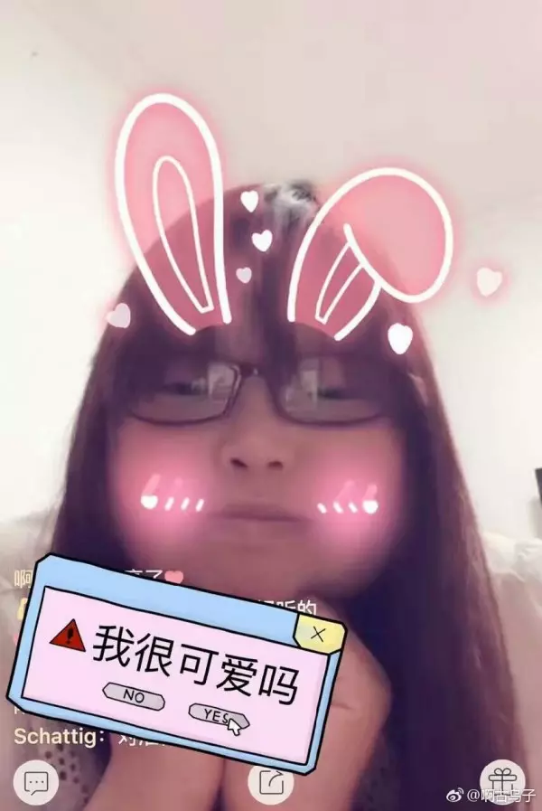 這位吃薯條胖妞居然是31萬票「校花冠軍」!她短短「4個字的自我介紹」直接打趴辣妹!