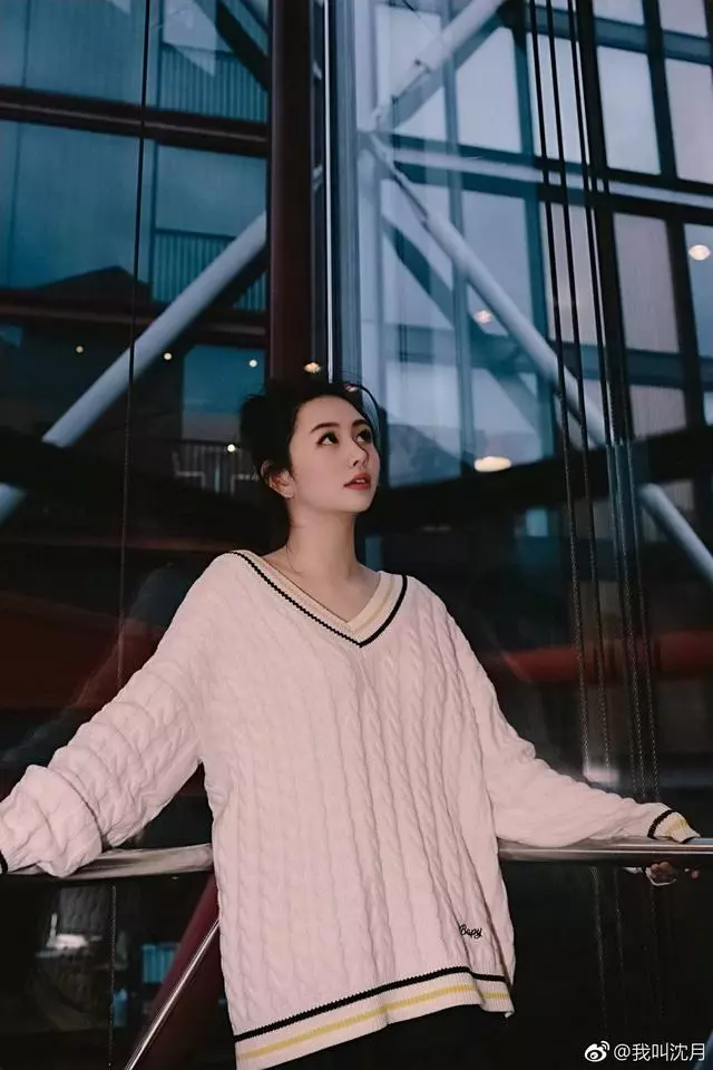 邱淑貞大女兒近照曝光驚豔全網,高顏值堪比「複印」出來的 !