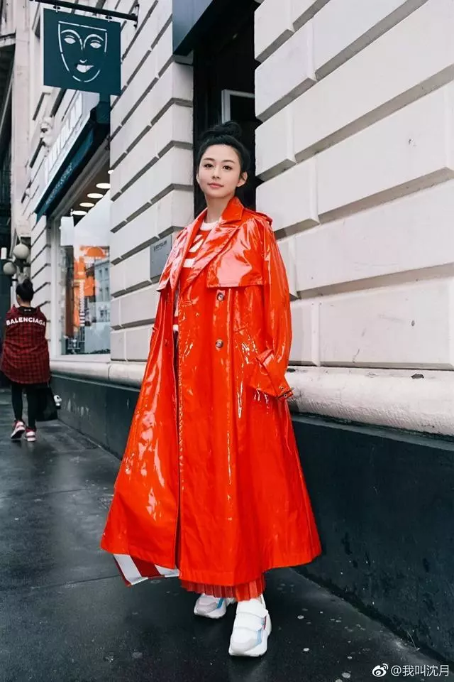 邱淑貞大女兒近照曝光驚豔全網,高顏值堪比「複印」出來的 !