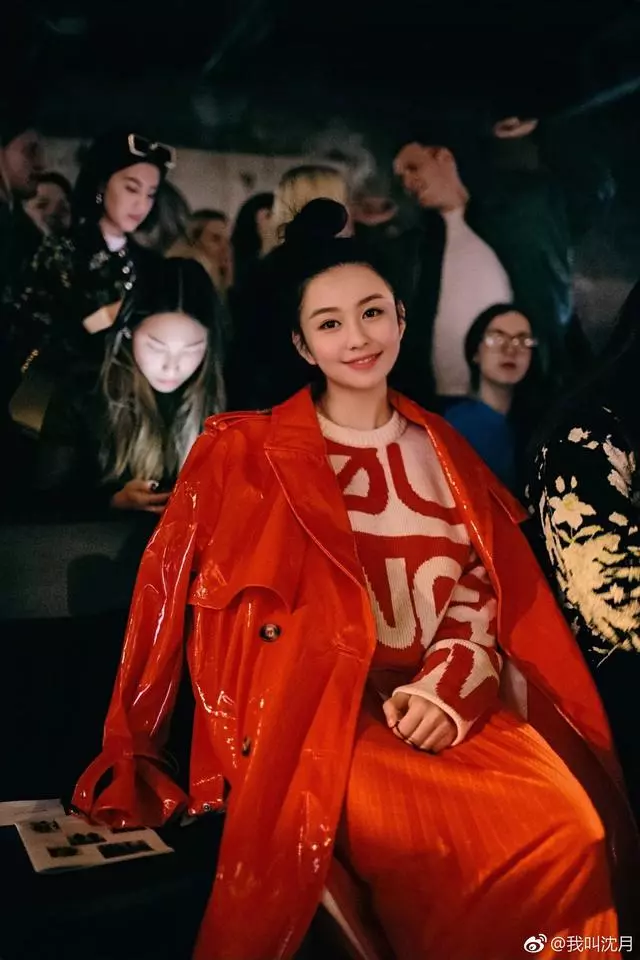 邱淑貞大女兒近照曝光驚豔全網,高顏值堪比「複印」出來的 !