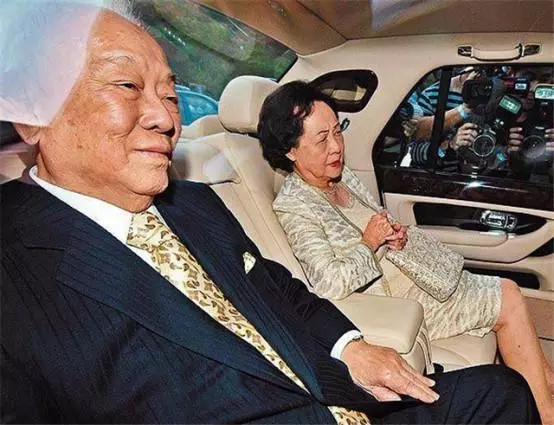爺爺去世留他2百億,娶女明星老婆,父親怕他敗家每月只給10萬