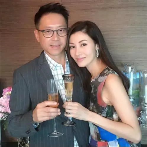 爺爺去世留他2百億,娶女明星老婆,父親怕他敗家每月只給10萬