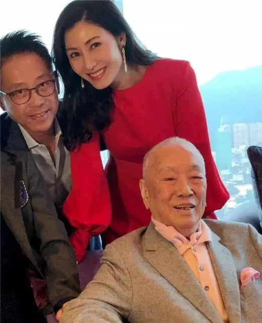 爺爺去世留他2百億,娶女明星老婆,父親怕他敗家每月只給10萬
