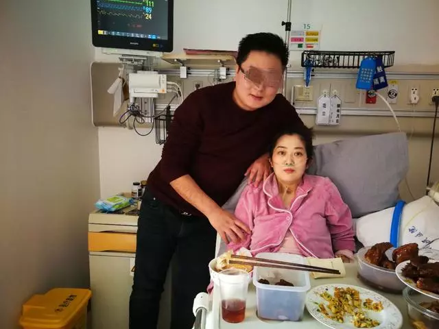 「捨命產子」重病妻子離世 丈夫回應爭議
