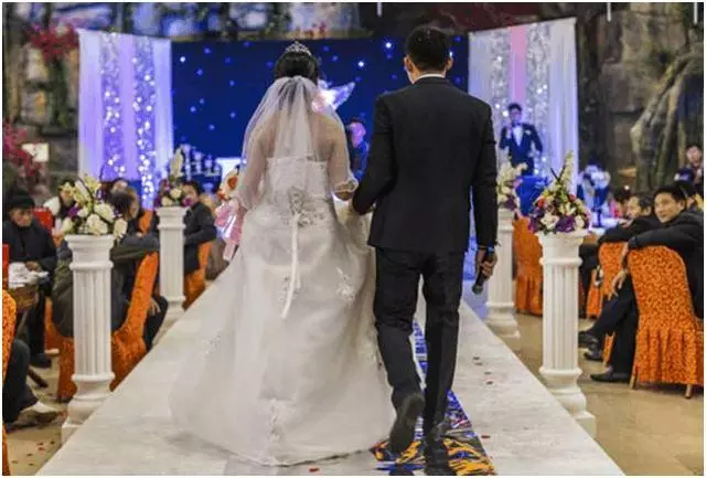 阿姨你兒子優秀,您就去找一個不要彩禮還倒貼的兒媳吧!我不嫁了