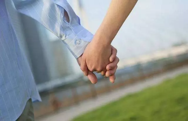 兒子結婚不請撿破爛的母親,女友請一乾媽,知道關係後取消了婚禮