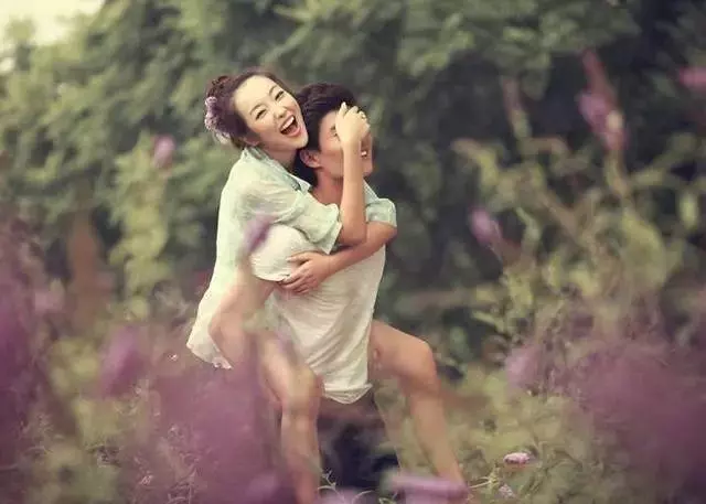阿姨,你說你兒子的前女友好,那你找她當你兒媳吧,這婚我不結了