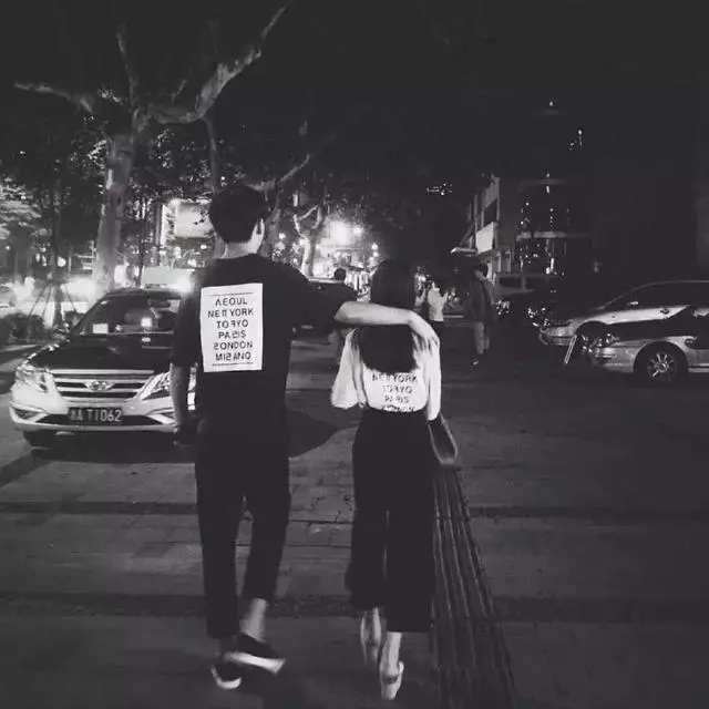阿姨,你說你兒子的前女友好,那你找她當你兒媳吧,這婚我不結了