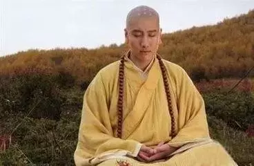 皇帝:你不吃肉,我便屠城!高僧含淚吃完後說了一句話,流傳千古