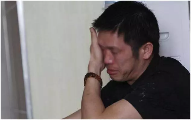 父親逼兒子每月給七千,兒子說沒錢,妹妹卻上門給了他一巴掌