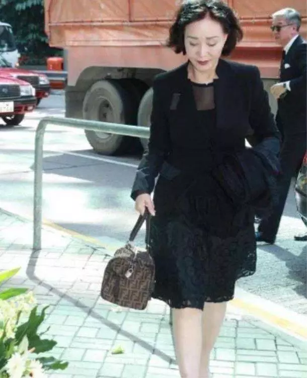 她用43年智鬥小三,丈夫去世後繼承70億財產,小三們顆粒無收