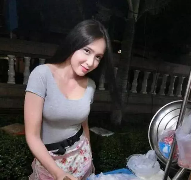 泰國水果攤美眉遞手套..千萬不要接!老司機:「否則一定出事」..出國爽前你必須知道
