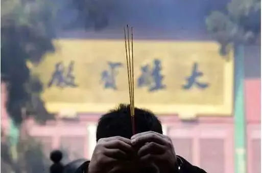 燒香能看出什麼?給神明上香,香的形狀告訴你吉凶