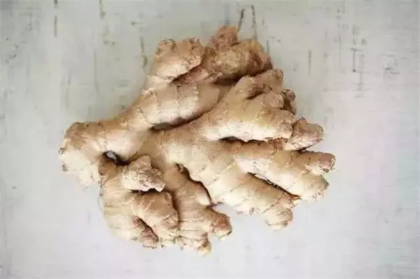 注意!「這種薑」千萬不要買,家裡有的趕緊扔掉,當心影響肝臟功能甚至致癌!
