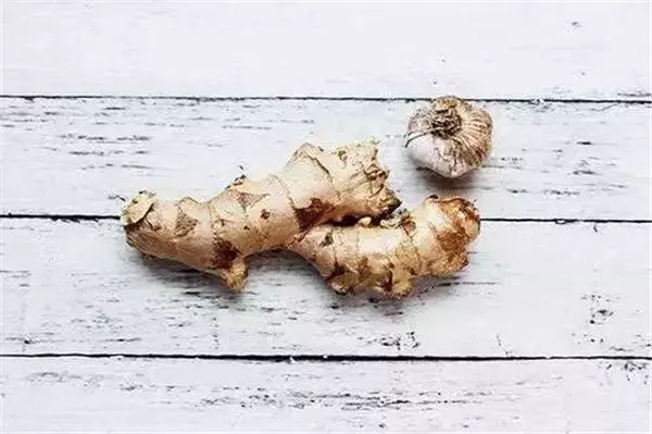 注意!「這種薑」千萬不要買,家裡有的趕緊扔掉,當心影響肝臟功能甚至致癌!