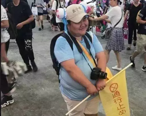 不能我一個人瞎!帶你們見識一下什麼才是真正的女裝大佬。網友:別讓我看,拜託了