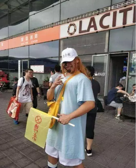 不能我一個人瞎!帶你們見識一下什麼才是真正的女裝大佬。網友:別讓我看,拜託了