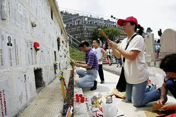 爸爸變餓鬼託夢!她孝順去掃墓「反被家人罵帶衰」 媽媽氣到「要求斷絕關係」還要她吐出400萬