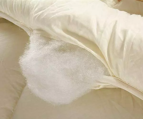 被子「睡久有臭味」怎麼辦?不用曬不用洗,家居達人推薦「這招」懶人必學