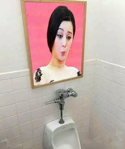 30張美女搞笑圖,保證你笑到肚疼!!美女司機掛檔的手法很嫻熟啊,亮點自己找!