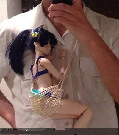 30張美女搞笑圖,保證你笑到肚疼!!美女司機掛檔的手法很嫻熟啊,亮點自己找!