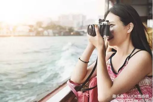 婆婆看不起鄉下兒媳,故意帶高檔店購物,看到兒媳購物過程傻住