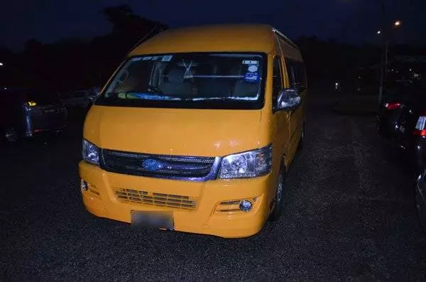 又一宗! 下車後站校巴前方, 10歲女生被撞死 !