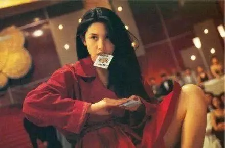 邱淑貞二女兒也長大了,身高比肩姐姐沈月,身材肉感十足長相似爸!
