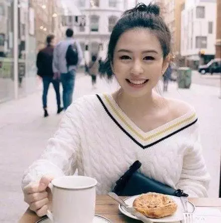 邱淑貞二女兒也長大了,身高比肩姐姐沈月,身材肉感十足長相似爸!
