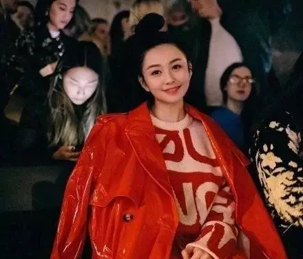 邱淑貞二女兒也長大了,身高比肩姐姐沈月,身材肉感十足長相似爸!