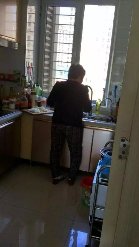 一直以為婆婆不喜歡我,月子裡聽到婆婆和老公對話讓我感動到流淚