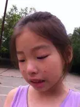 爸爸,當初我和姐姐受盡你老婆的侮辱,現在讓她女兒養你吧!