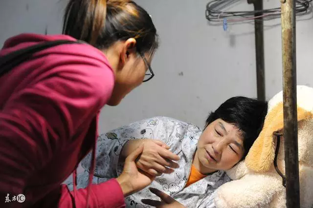 心寒!哥哥嫂子每周都回來蹭吃蹭喝,媽媽生病後卻一次都沒有回來