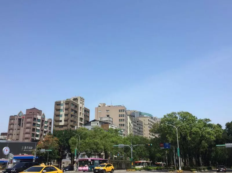 連假第二天好天氣持續!中南部暖熱高溫達31度