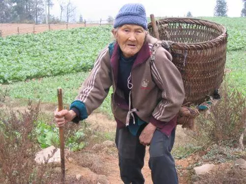 大姐心安嗎,你是媽媽最牽掛的女兒,卻連她最後一程都沒有送她