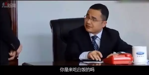 新來同事被老鳥們看不起「受不了提離職」,總經理這樣引導竟讓他逆襲賣出20輛車!
