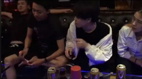 姊姊痛罵富二代弟弟結交太多酒肉朋友,他決定測試「兄弟真心」假裝重病沒錢診治,結果來的人卻讓他大吃一驚!