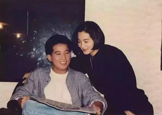 林青霞68歲丈夫近照,長得真是一言難盡,網友:活脫脫一隻大猩猩!