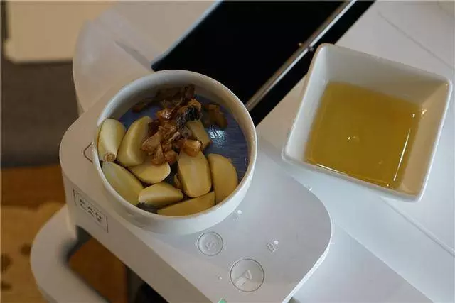 炒茄子,萬萬別直接下油鍋,大廚教你「3招」,軟嫩香滑不油膩