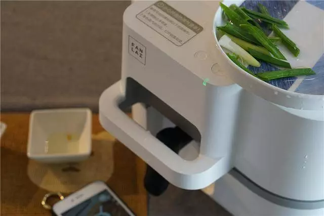炒茄子,萬萬別直接下油鍋,大廚教你「3招」,軟嫩香滑不油膩